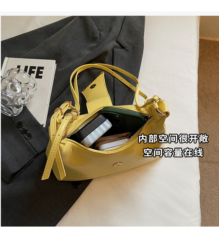 In the summer of 2025, new solid-color underarm bags for women are popular. These are simple and stylish underarm bags, handbags, and candy-colored single-shoulder bags undefined