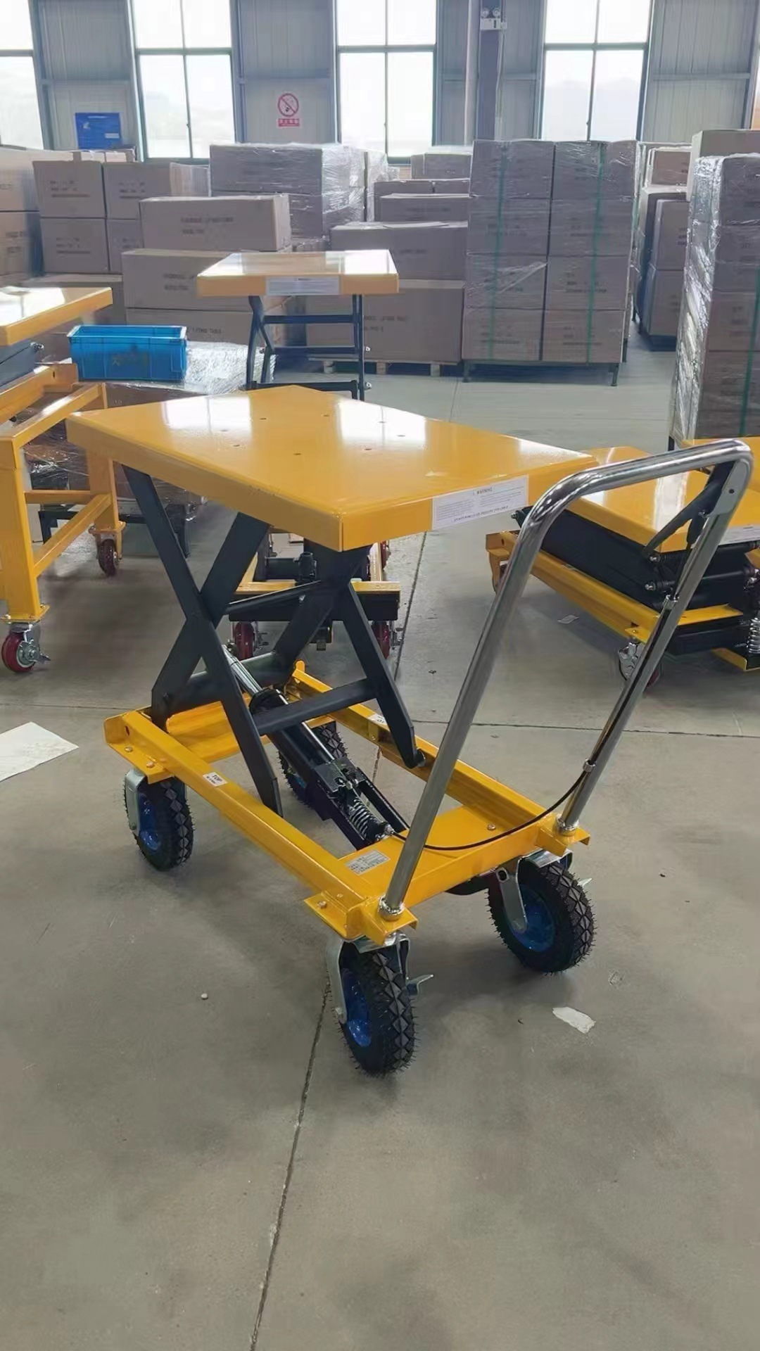 Manufacturer Customized Movable Scissor-Type Hand-Pushed Lifting Platform Cart, Hydraulic Lifting Platform, Electric Loading and Unloading Transport Vehicle