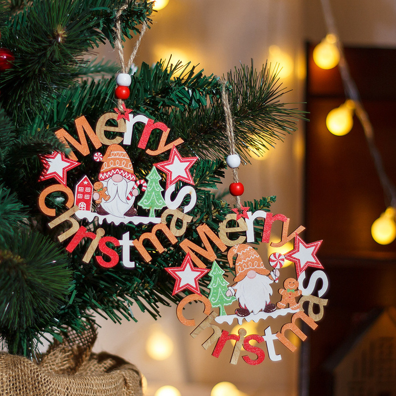 国境を越えた新しいクリスマス装飾品クリスマスツリーは姜パイ人の顔のない老人の透かし彫りクリスマス木製ペンダントを飾っている|undefined