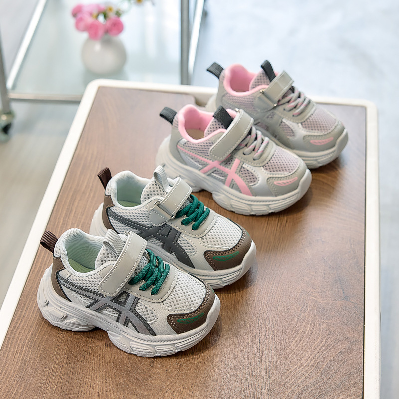 Zapatos deportivos para niños primavera 2026 nuevo tipo de zapatos de papá transpirables de malla primavera y otoño zapatos de suela suave para niños pequeños