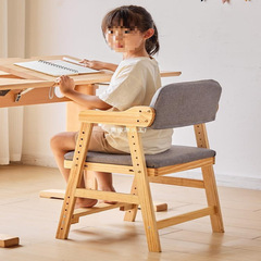 木の椅子の子供は昇降して調節することができます。