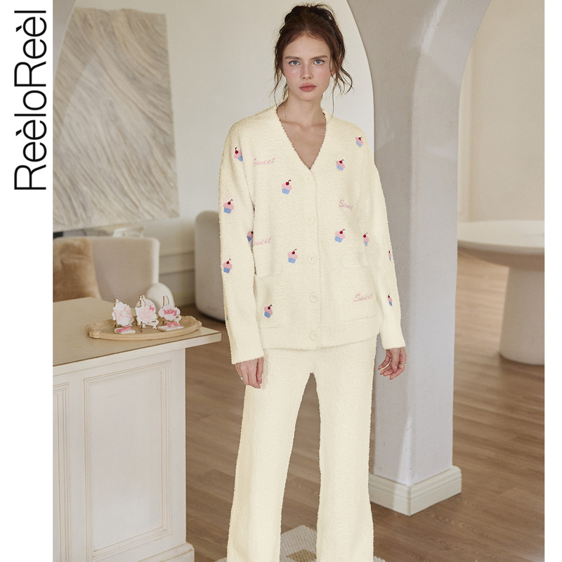 2025 Rui Ouri Women's Autumn and Winter Loose Half-Velvet Luminous Cake Set Thick Sweet Loungewear Suitable for Outdoor Wear