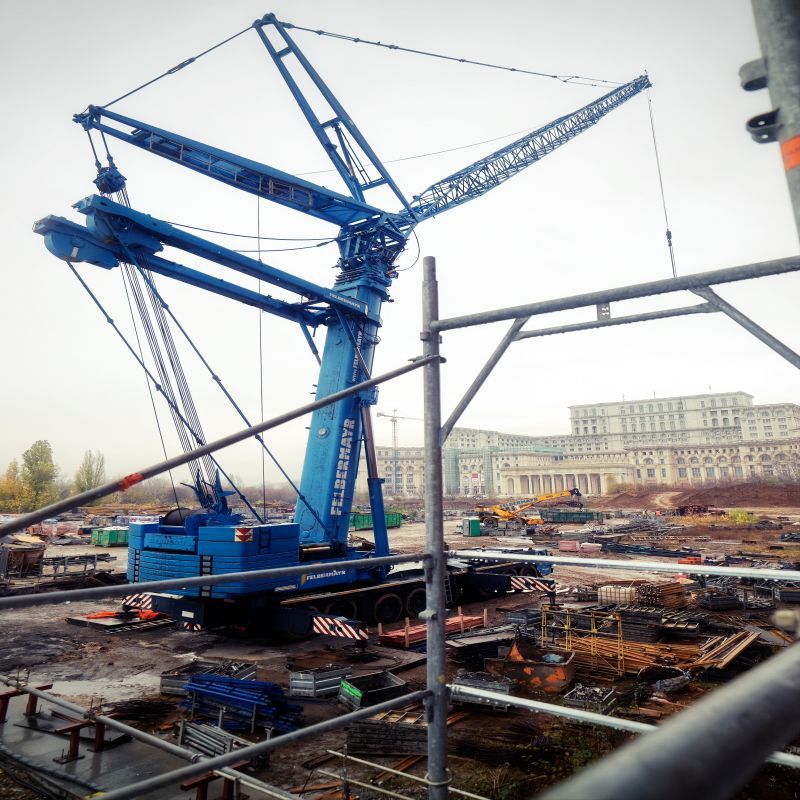 耐油导静电漆，具有良好的施工性能，能适应海运、耐油导静电漆