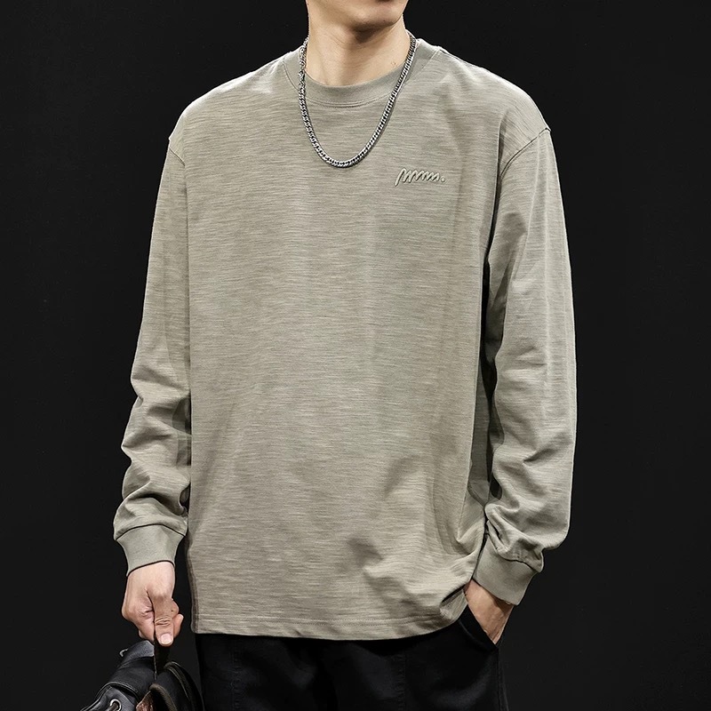 카키색 긴소매