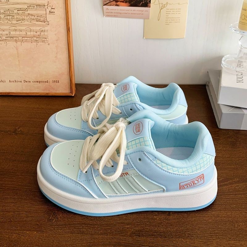 Zapatos de pan, zapatos deportivos ligeros y planos, zapatos blancos para mujeres, verano y otoño de 2025, nuevos zapatos de mujer cómodos y ligeros