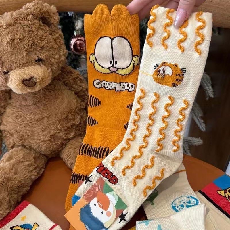 Japanese cute cartoon Garfield sock for girls and young women, mid-calf length socks, autumn and winter, fluffy socks, creative and funny design