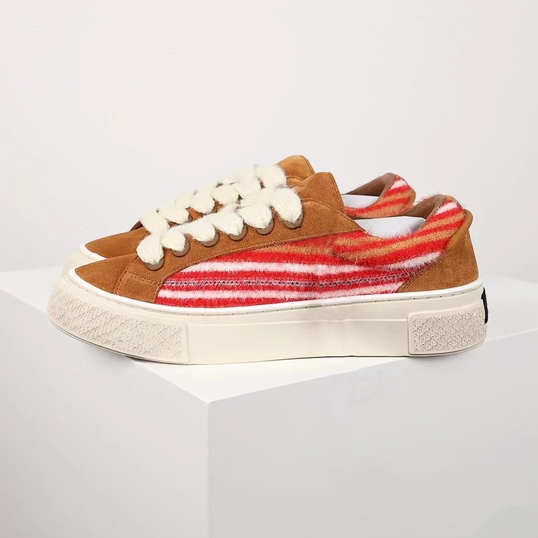 2024 neue trendige Paarschuhe in Übergröße, vielseitige runde Zehenpartie, farbblockierte dicke Sohle, sportliche weiße Freizeitschuhe_voghion.com