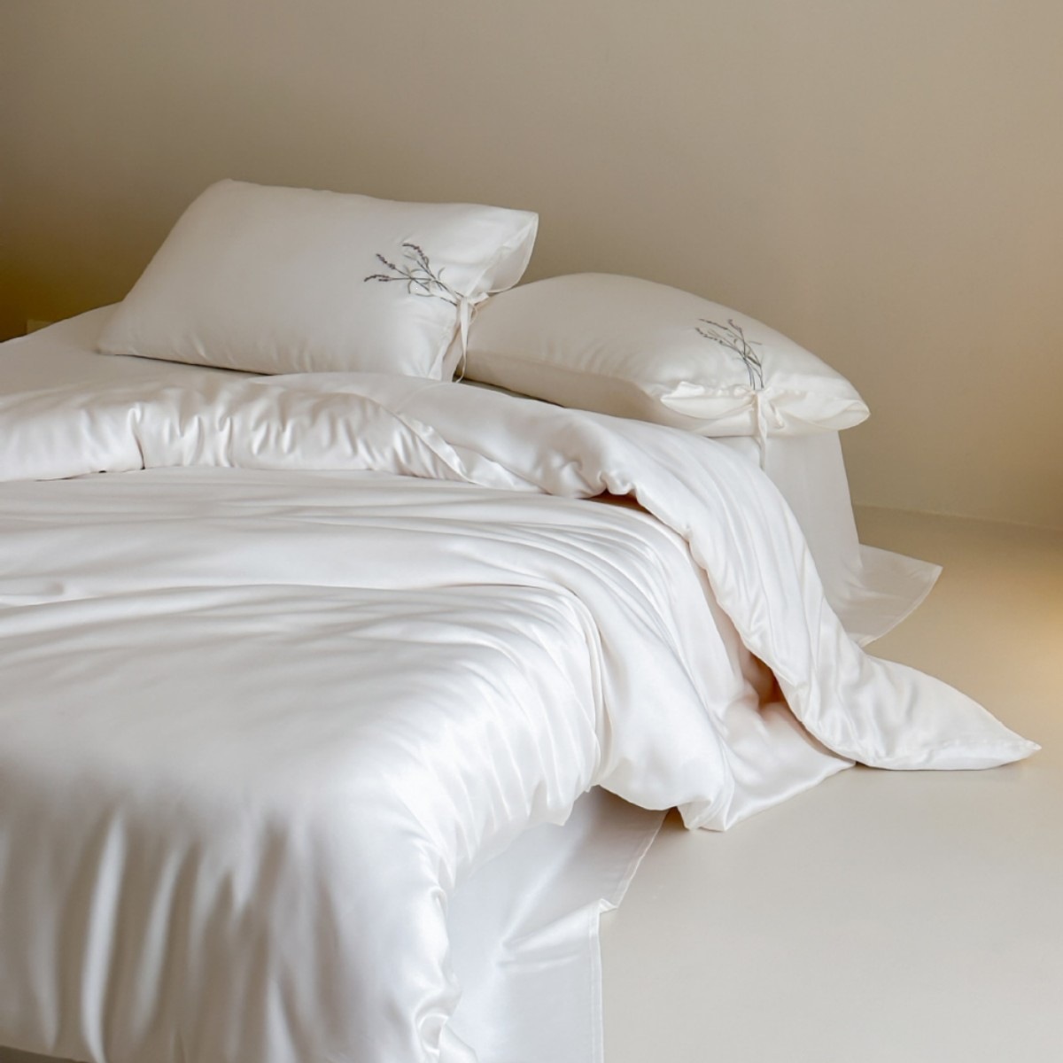 High-end Tencel Four-piece Bedding Set Embroidered Lyocell Sheet_voghion.com