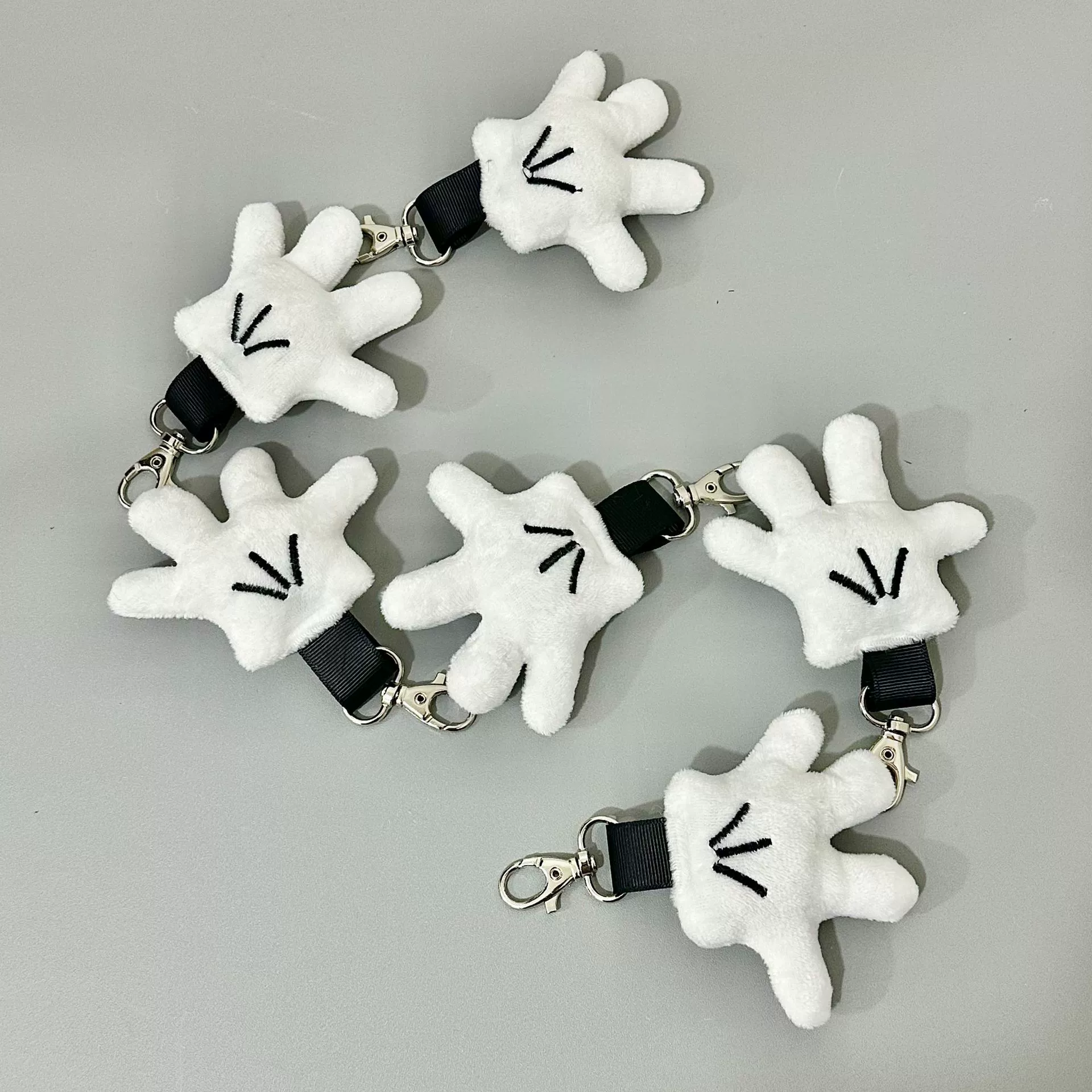 Креативные перчатки Микки брюки аксессуары милые плюшевые микки маленькие руки подружки пары украшения сумки украшения подвески