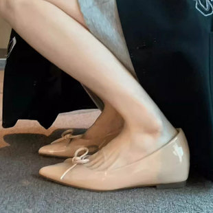 ������ɫ���^�����Y������ƽ�׆�ЬŮ2025�¿�\��Ь�Ӝ�������Ь