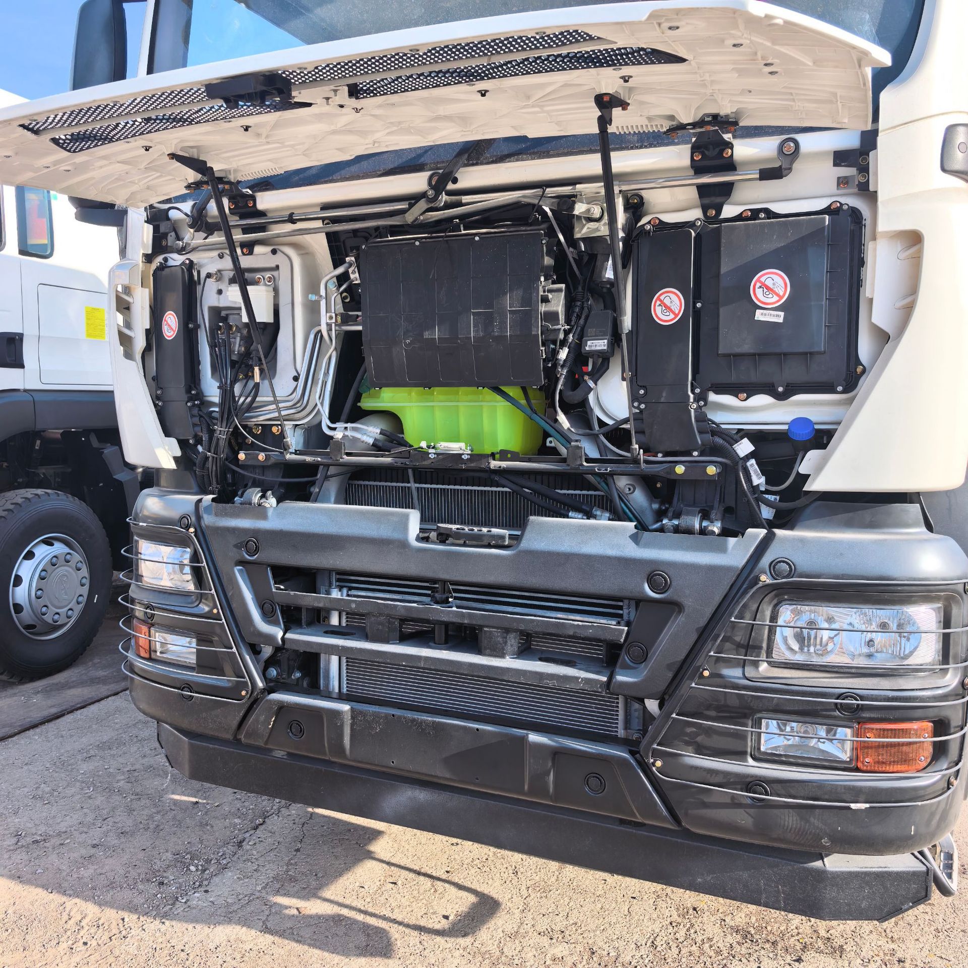 Cross-Border Second-Hand Sinotruk Howo Dump Truck Tx371 Horsepower Dump Truck, Earthmoving Truck, Sinotruk Howotx Dump Truck