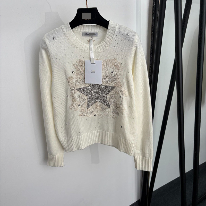 Nanyou's high-end foreign trade product features a slim-fit design with five-pointed stars, rhinestone embellishments, and embroidered letters on a pullover long-sleeve knit shirt Nanyou's high-end foreign trade product features a slim-fit design with five-pointed stars, rhinestone embellishments, and embroidered letters on a pullover long-sleeve knit shirt