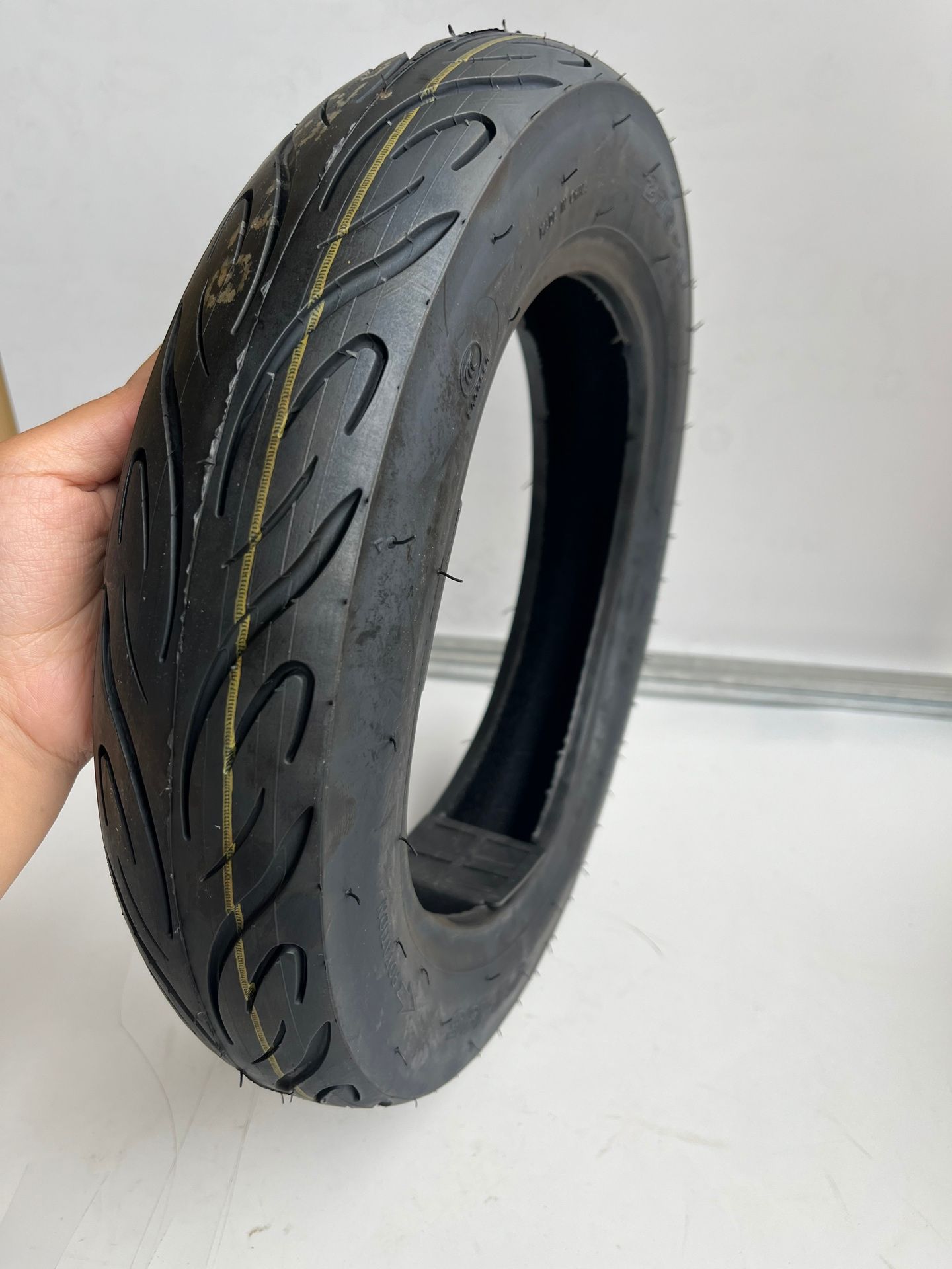 Electric vehicle tire 2.75-10 vacuum tire, thickened, wear-resistant, non-slip, for two-wheel and three-wheel electric vehicles