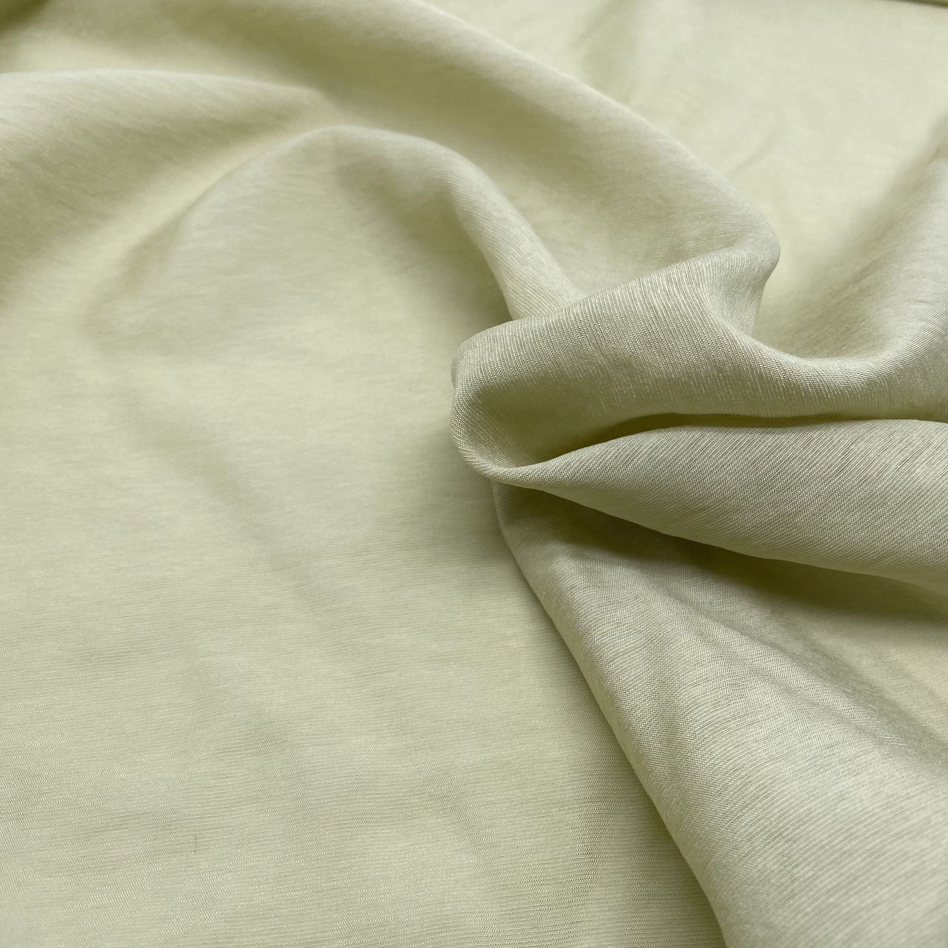 A lightweight summer dress with embroidered silk fabric, made of ramie and cotton blended fabric, suitable for spring and summer.