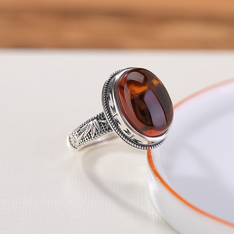 Nhẫn bạc S925 đính hổ phách đỏ phong cách vintage lá tre hình học cabochon mở điều chỉnh — Một mảnh
