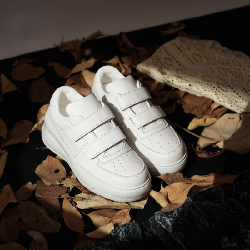 Mao Sichun stesso stile 2025 primavera e autunno scarpe bianche in vera pelle con suola spessa e aumento invisibile dell'altezza_voghion.com