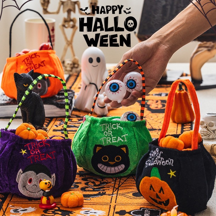 ハロウィーンのカボチャのバケツのキャンディーの袋のかごの子供の贈り物の贈り物は幼稚園の雰囲気を飾って飾っています。|undefined