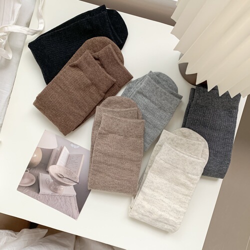 Boneless color imitation brown matches Bucan shoes and socks for children and women, autumn and winter Mallow mid-calf socks, combed cotton stack socks for postpartum women