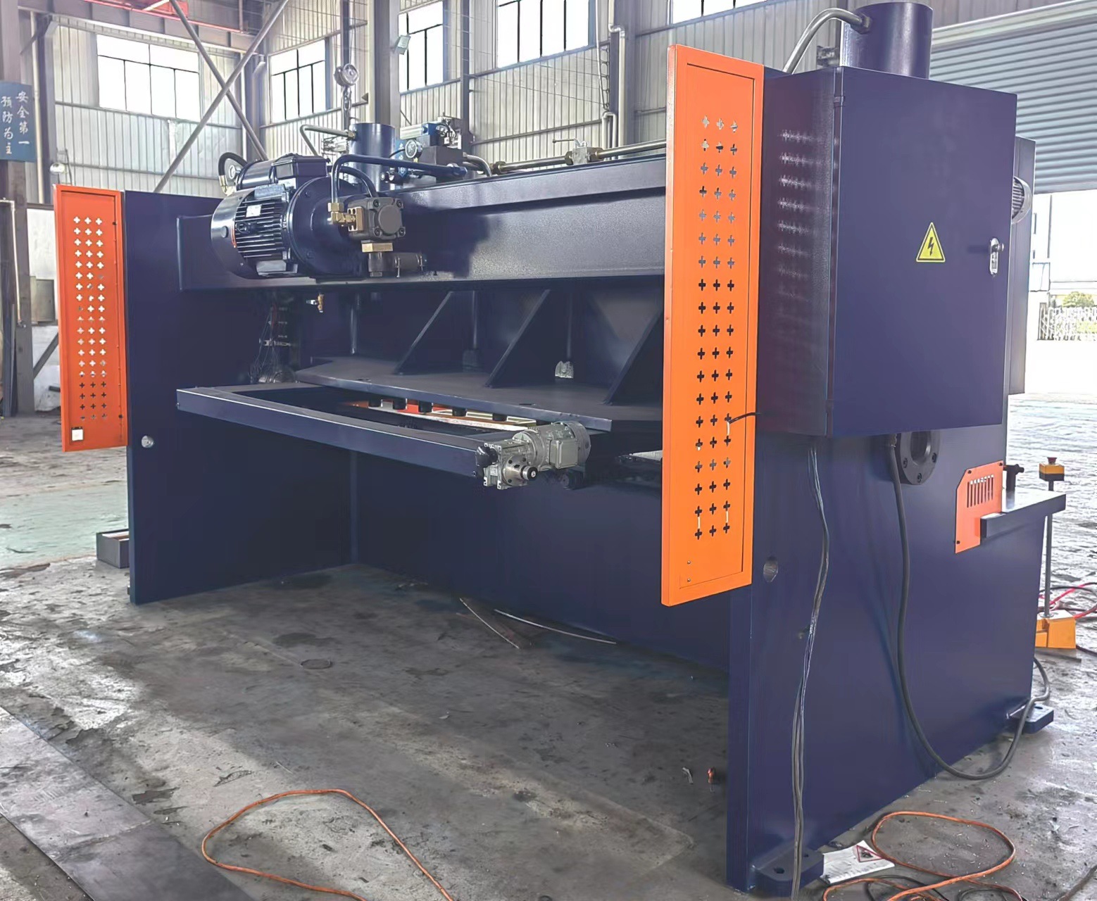 16MM板剪切 液压闸式剪板机 QC11Y-16X2500板材剪切机床 厂家供应-阿里巴巴