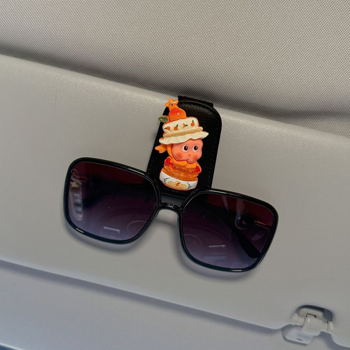 Car glasses holder with star design, sunglasses clip for car interior, sun visor magnetic storage rack for women