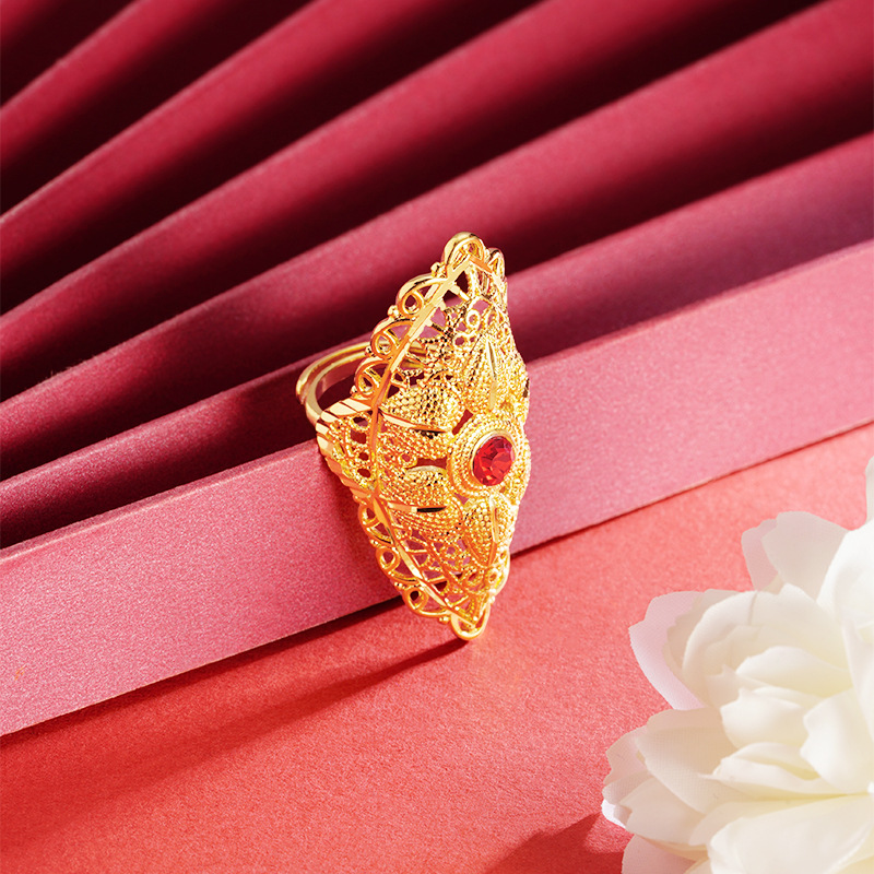 Arena de Oro ala anillo de pavo real de las mujeres temperamento a largo plazo no desvanecimiento retro imitación rubí transfronterizo estilo al por mayor en vivo