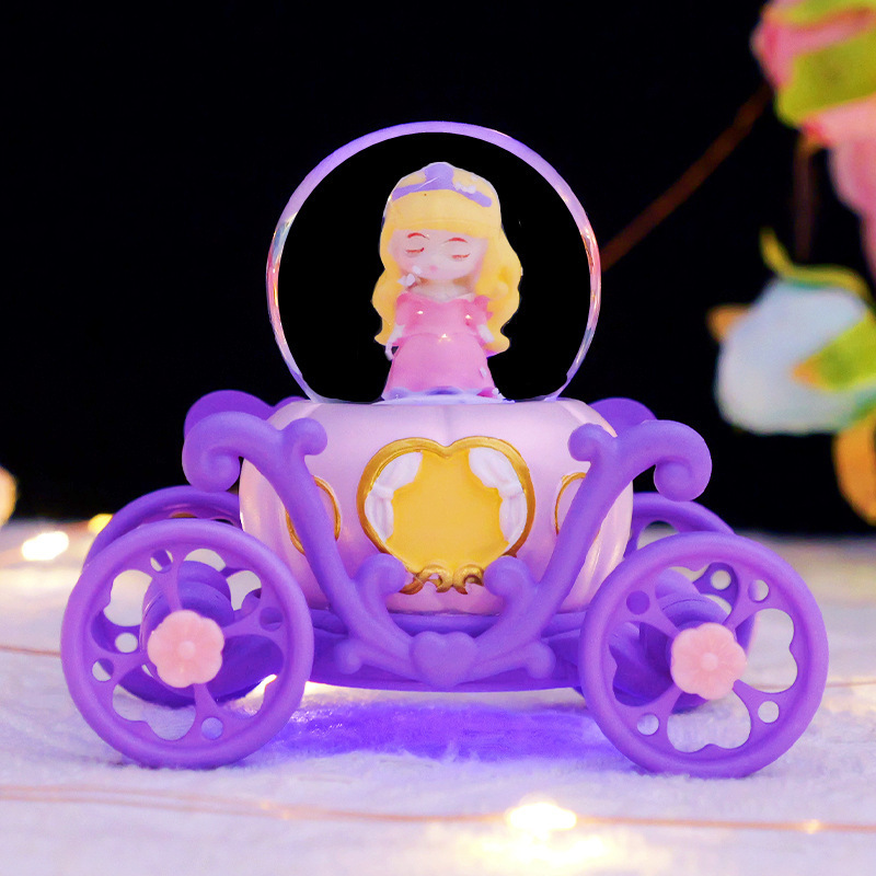 漫画のロリータの女の子の車のライトの雪の音楽のイルミネーションの水晶のボールのオルゴールの子供の学生の贈り物の卸売り|undefined