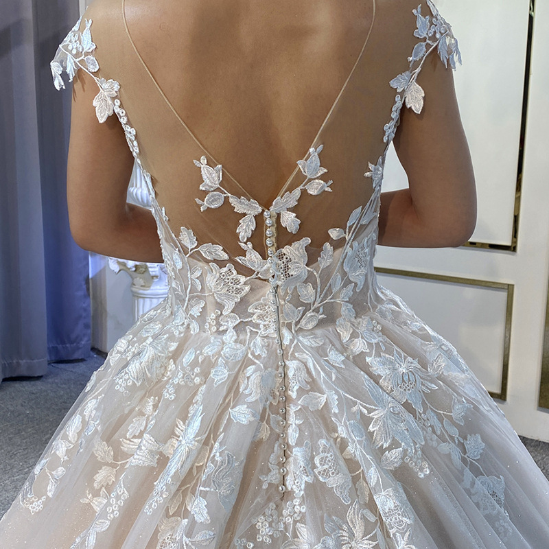Vestido de novia estilo francés, nuevo modelo 2026, elegante estilo forestal, encaje blanco, escote en V profundo, vestido de novia de princesa ultra-romántico y de ensueño.