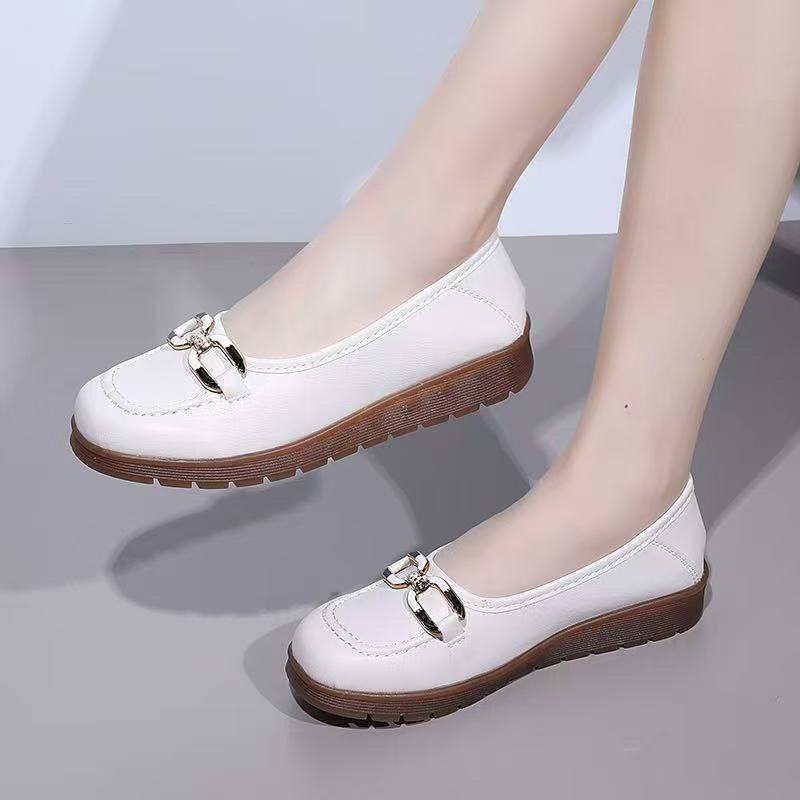 2026 nuevos zapatos de tendón de toro antideslizante de mediana edad zapatos de madre de soleas planas zapatos casuales para mujeres
