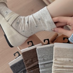 无骨小碎花纯棉中筒袜子女秋冬季日系灰色堆堆袜休闲百搭ins风潮