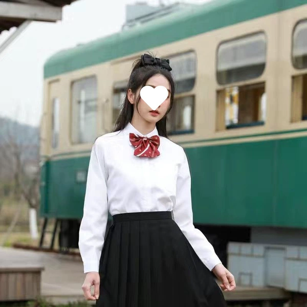 Women's white long sleeves + red crown tie