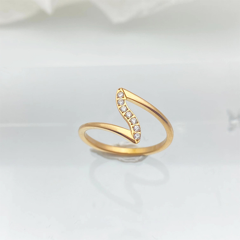 Sparkling Designer Ring For Women, Elegant & Comfortable Jewelry_voghion.com