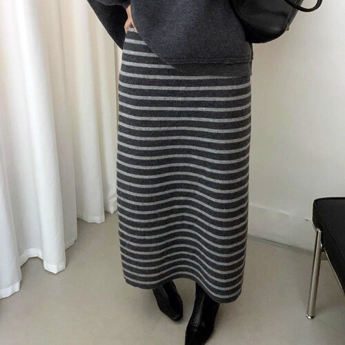 Grey Retro Striped Knit A-line Skirt for Women - Winter Korean Style Medium Length Skirt for a Slimming and Versatile Look