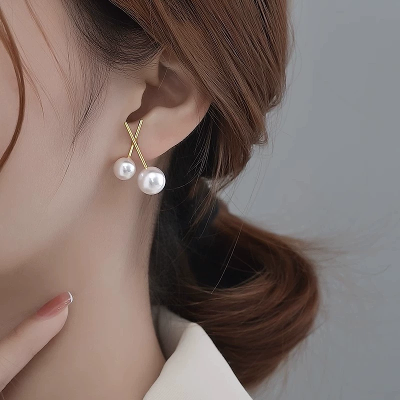 Серебряная игла, маленький дизайн винтажные серьги из жемчуга, образец серебро 925, тенденция сезона, французский винтаж стиль, простой и элегантный дизайн, высокое качество