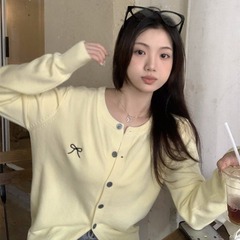 春と秋の女性のための刺繍ラウンドネックニットカーディガン新しいスタイルの柔らかくワックスのようなアウターウェアとインナーセータージャケット