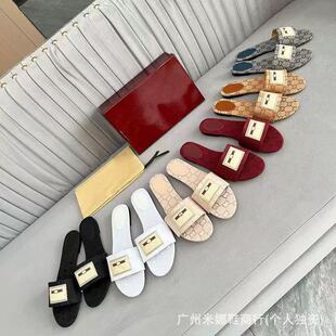 �W��~G���¿��ӡ����ĸƽ����һ�_�����e�⴩ɳ���p��һ����Ь