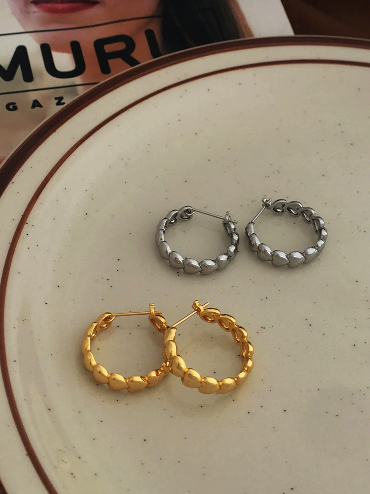 Copper retro metal earrings, simple and elegant design