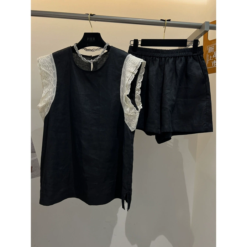 Элитный европейский товар 2025: летний новый комплект для женщин с круглым вырезом, кружевными летящими рукавами, льняной жилет и шорты, повседневный костюм.