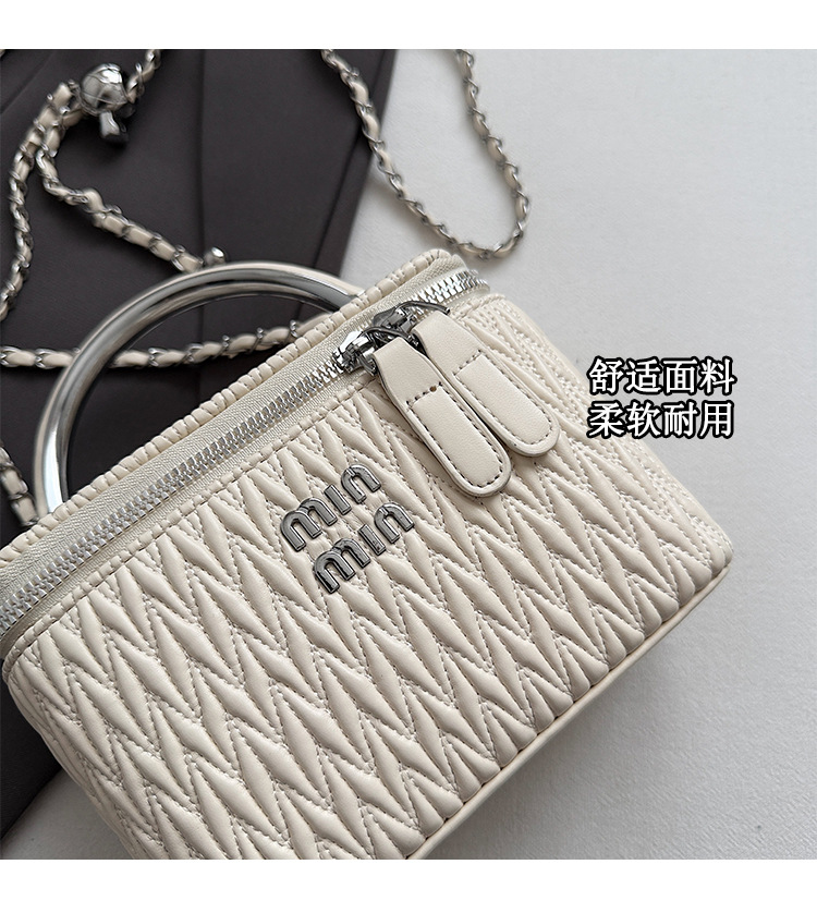 Soft surface pleated bucket bag for women, 2025 new style hand-held hard shell cosmetic box bag, crossbody single-shoulder mobile phone bag Application Scenario