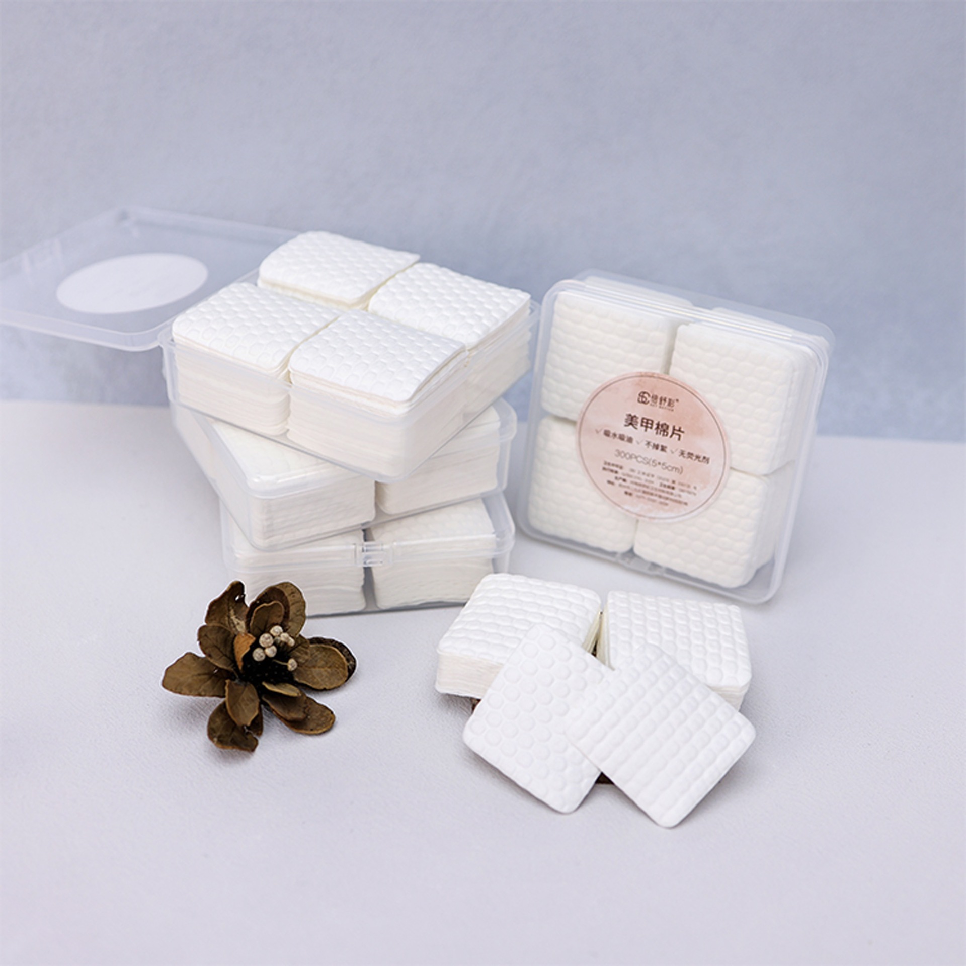 Las almohadillas de algodón para limpieza de manicura no son fáciles de perder el cabello. Toallita mágica para limpiar la boca de la botella de pegamento transfronterizo. Almohadillas de algodón para manicura de tres piezas.