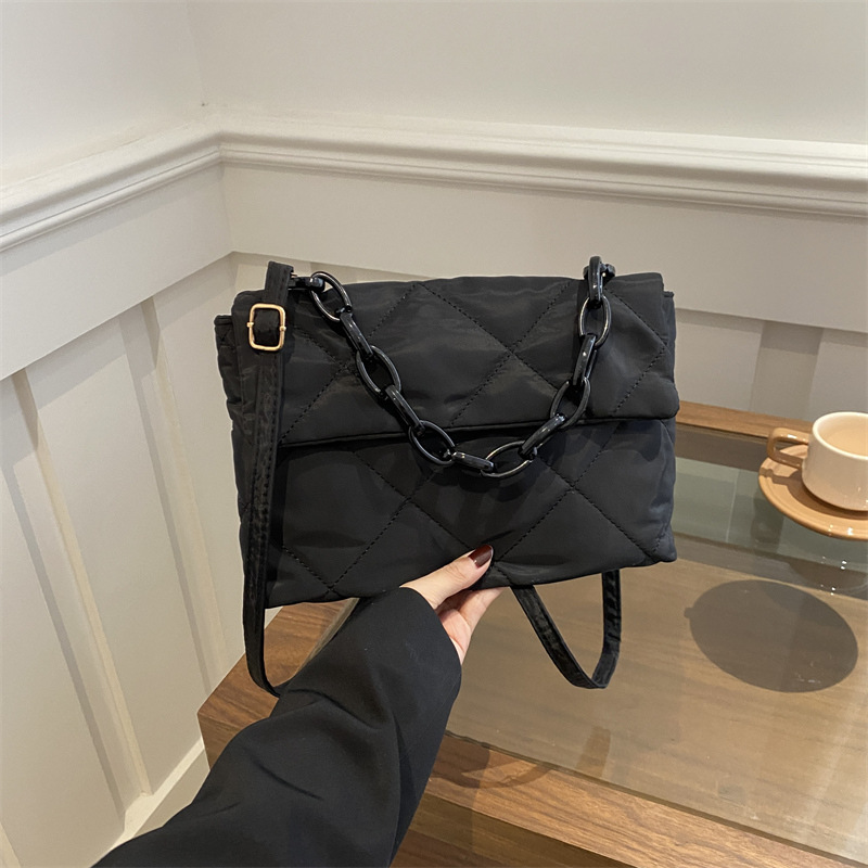 Bolso de tela de nailon para mujer 2022 nueva versión coreana de la chaqueta de algodón de bordado de rombo bolso cuadrado pequeño bolso cuadrado pequeño de mensajero de un solo hombro para mujer