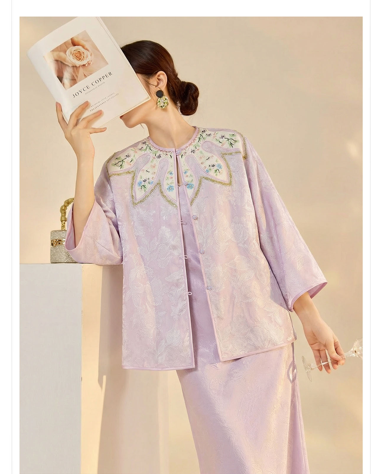 Áo sơ mi nữ thêu hoa kiểu Trung Hoa mới, phong cách cổ điển, nút áo jacquard sang trọng — màu tím nhạt chi tiết 9