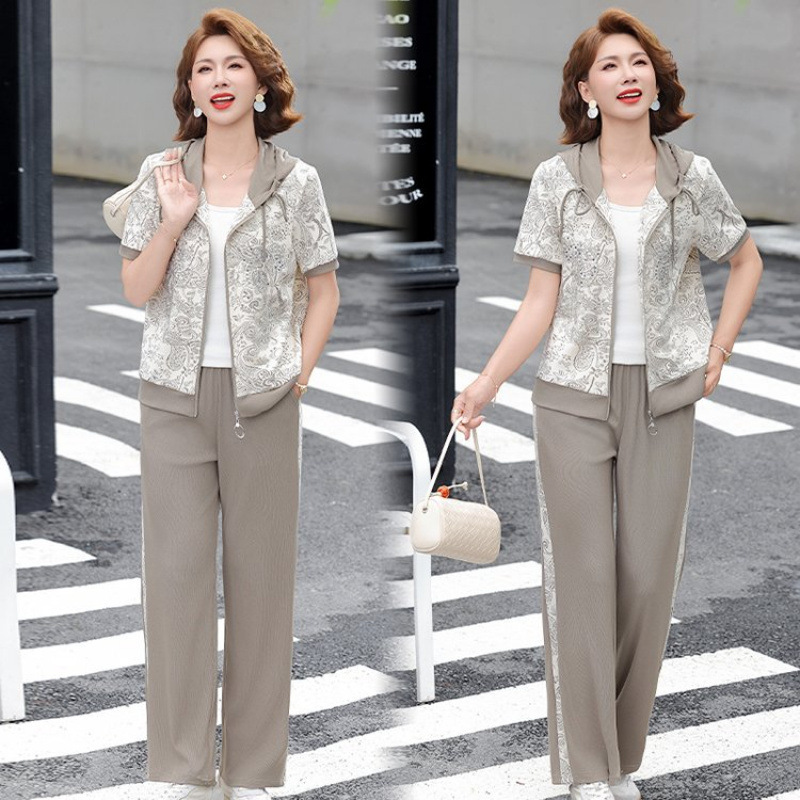 Summer Sports Suit for Middle-Aged Moms, Petite Middle-Aged and Elderly Women's Summer Cardigan Short-Sleeve Sweatshirt, Stylish Two-Piece Set