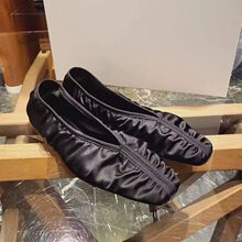 2024年秋季新款真丝褶皱芭蕾舞平底鞋女百搭方头一脚蹬单鞋奶奶鞋