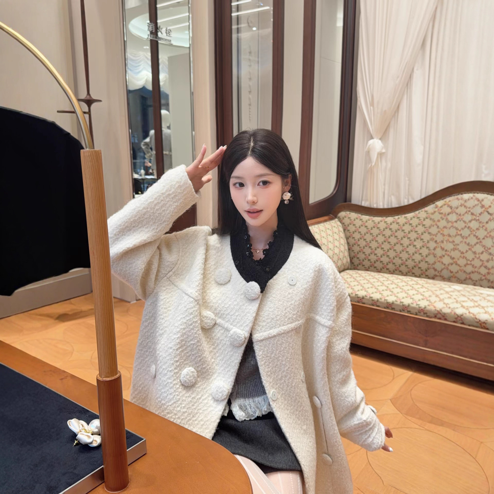 La Jia [Same Style as Dilraba] 2025 Winter New French-Style Elegant Wool Coat with Bow Decoration