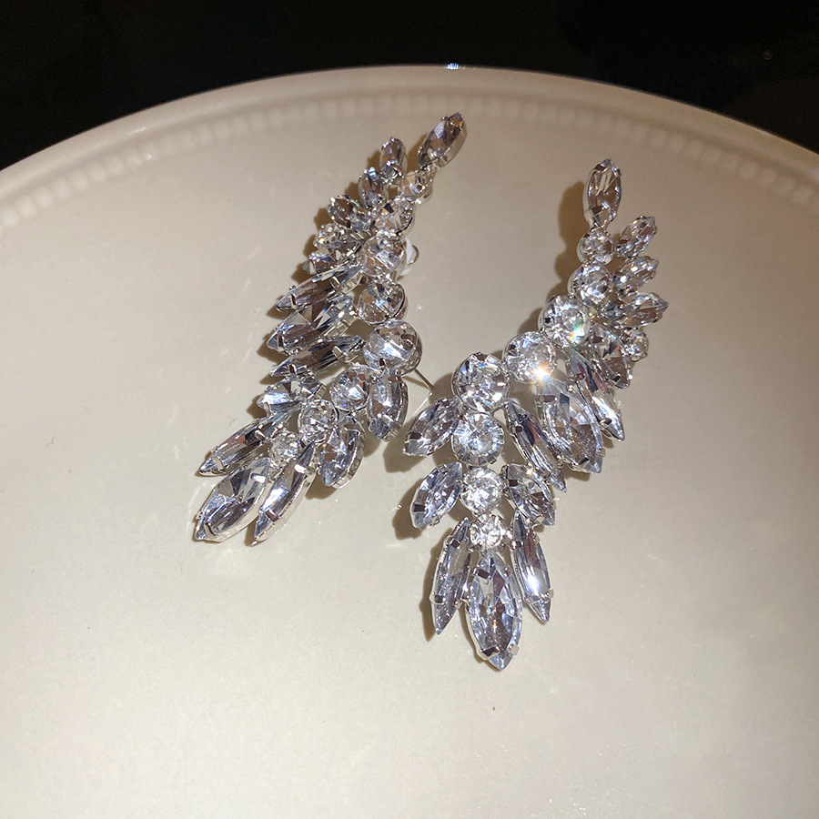 Aguja de plata de color diamantes redondos arroz pendientes ligeros de lujo de alta calidad personalidad exquisita pendientes de moda nicho orejas para mujeres