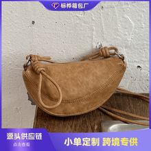 跨境小众设计感腋下包女2026新款秋季流行百搭复古斜挎包马鞍包