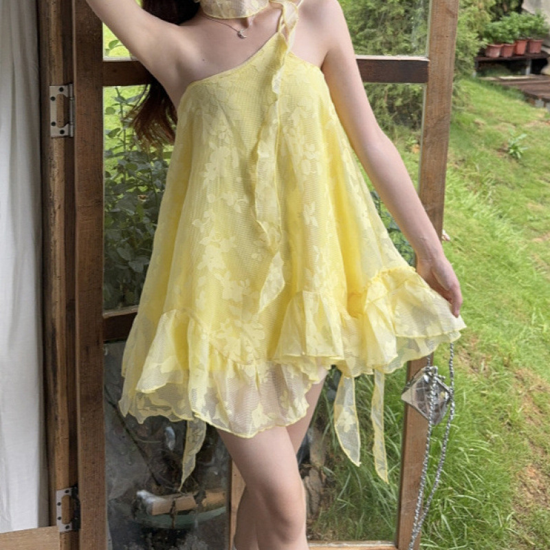 French-Style Yellow Irregular Halter-Neck One-Shoulder Dress, Perfect for Seaside Vacations, Flattering for Petite Figures, and a Stunning Beach Puff Skirt French-Style Yellow Irregular Halter-Neck One-Shoulder Dress, Perfect for Seaside Vacations, Flattering for Petite Figures, and a Stunning Beach Puff Skirt