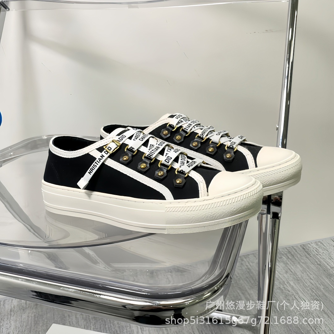 Zapatillas de lona retro con bordado de la marca D, novedad 2026, zapatillas casuales de moda, versátiles, para parejas, con suela gruesa, blancas.