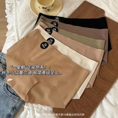 7a種類の绢糸の下着のクリームのプレゼントの箱の抗菌のシルクの快適な通気の1枚の形の傷のない女性の下着