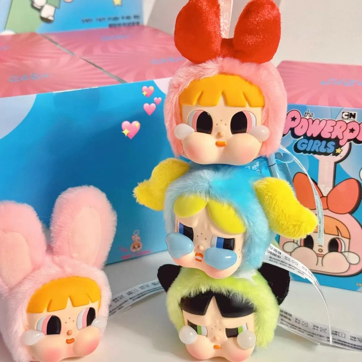 Подлинная Bubble Mart Crybaby × Flying Flying Female Police Series Crying Big Gloves Face Face Blind Blood Box Network